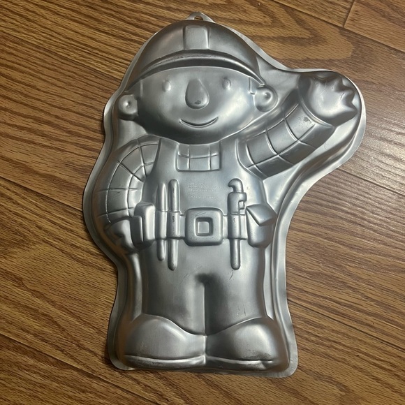 Bob the Builder Cake Pan - Picture 1 of 3